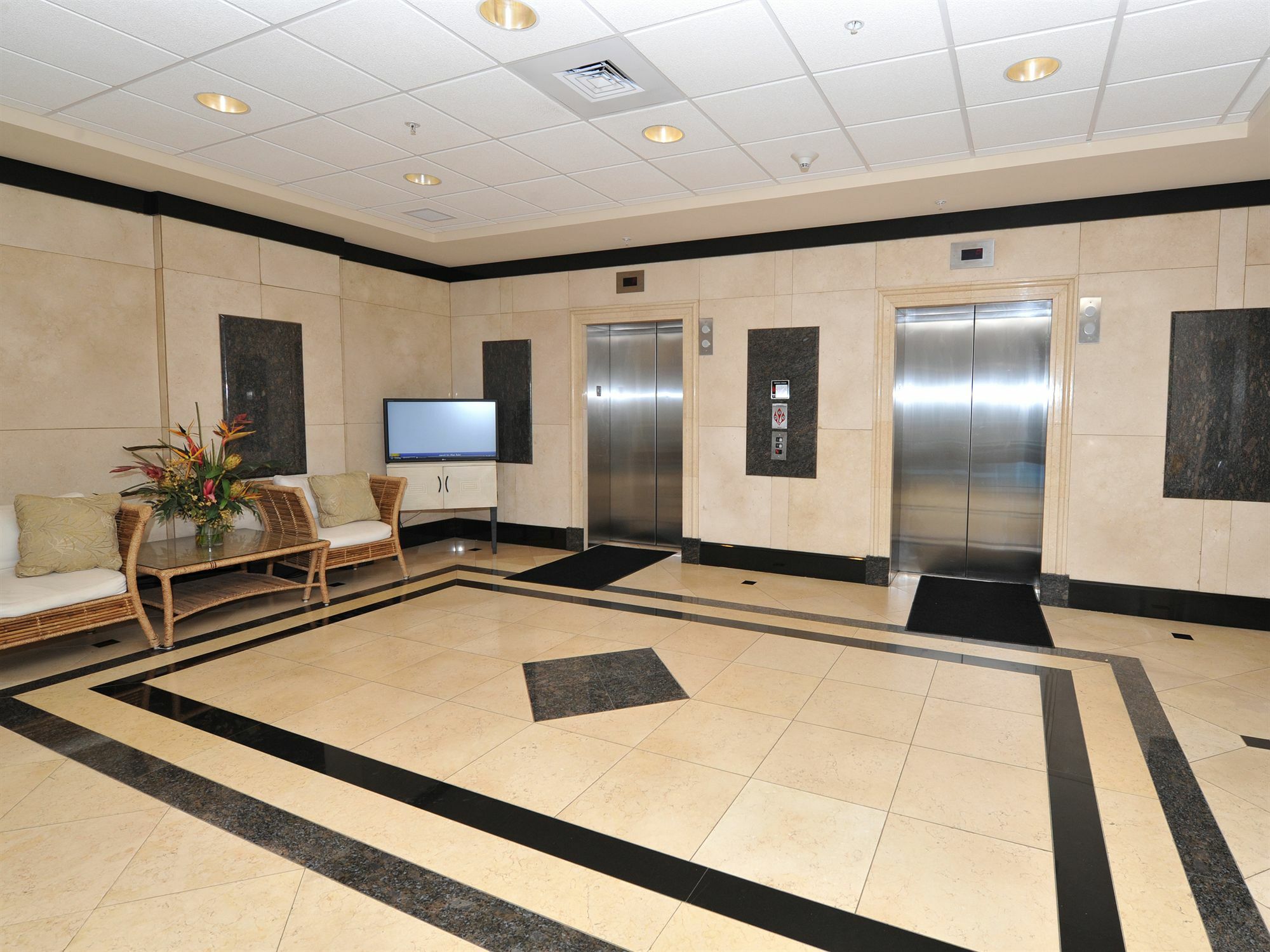 Crystal Tower Condominiums Gulf Shores Exterior photo